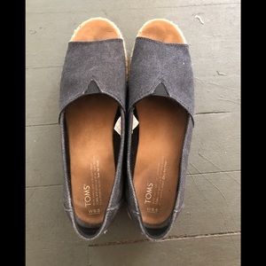 TOMS Spanish canvas platform